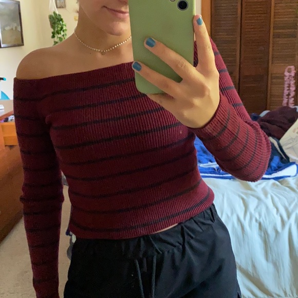 American eagle off the shoulder sweater - Picture 4 of 4